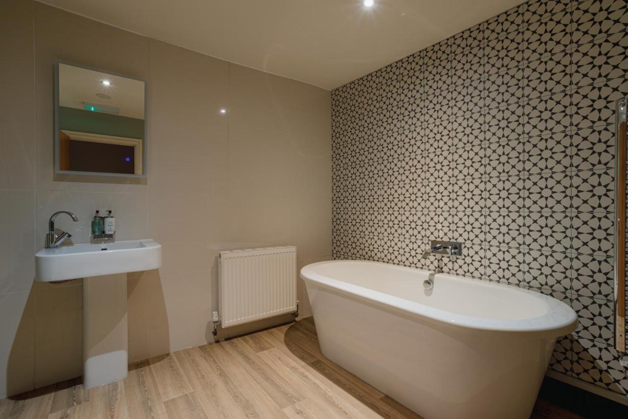 Hotel The Bell à Solihull Extérieur photo