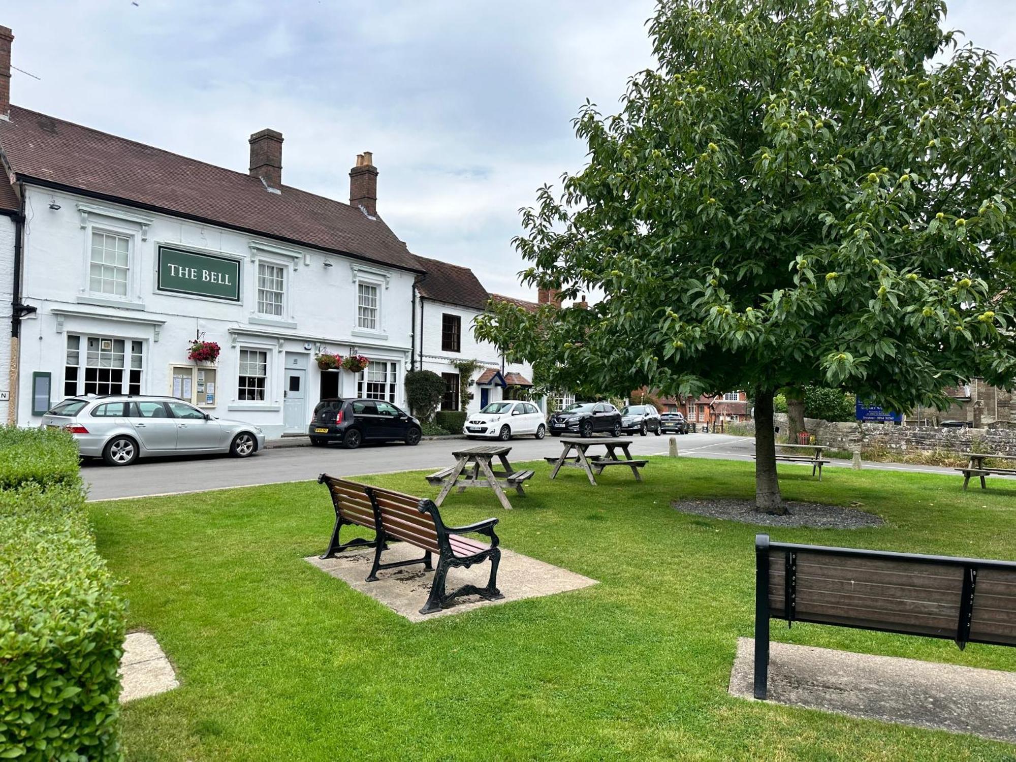 Hotel The Bell à Solihull Extérieur photo